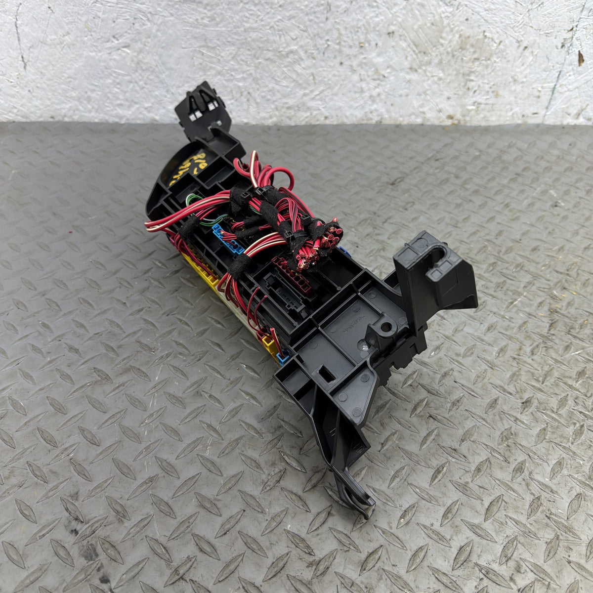 13-16 Mercedes GL350 GL450 GL550 GL63 X166 Engine Fuse Relay Box A1669063801 OEM