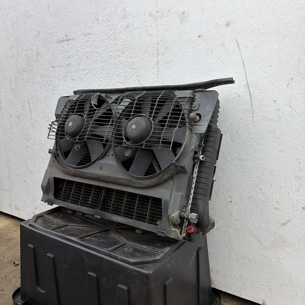 94-99 Mercedes S420 S500 W140 Radiator Fan Cooling Assembly A1405001403 OEM
