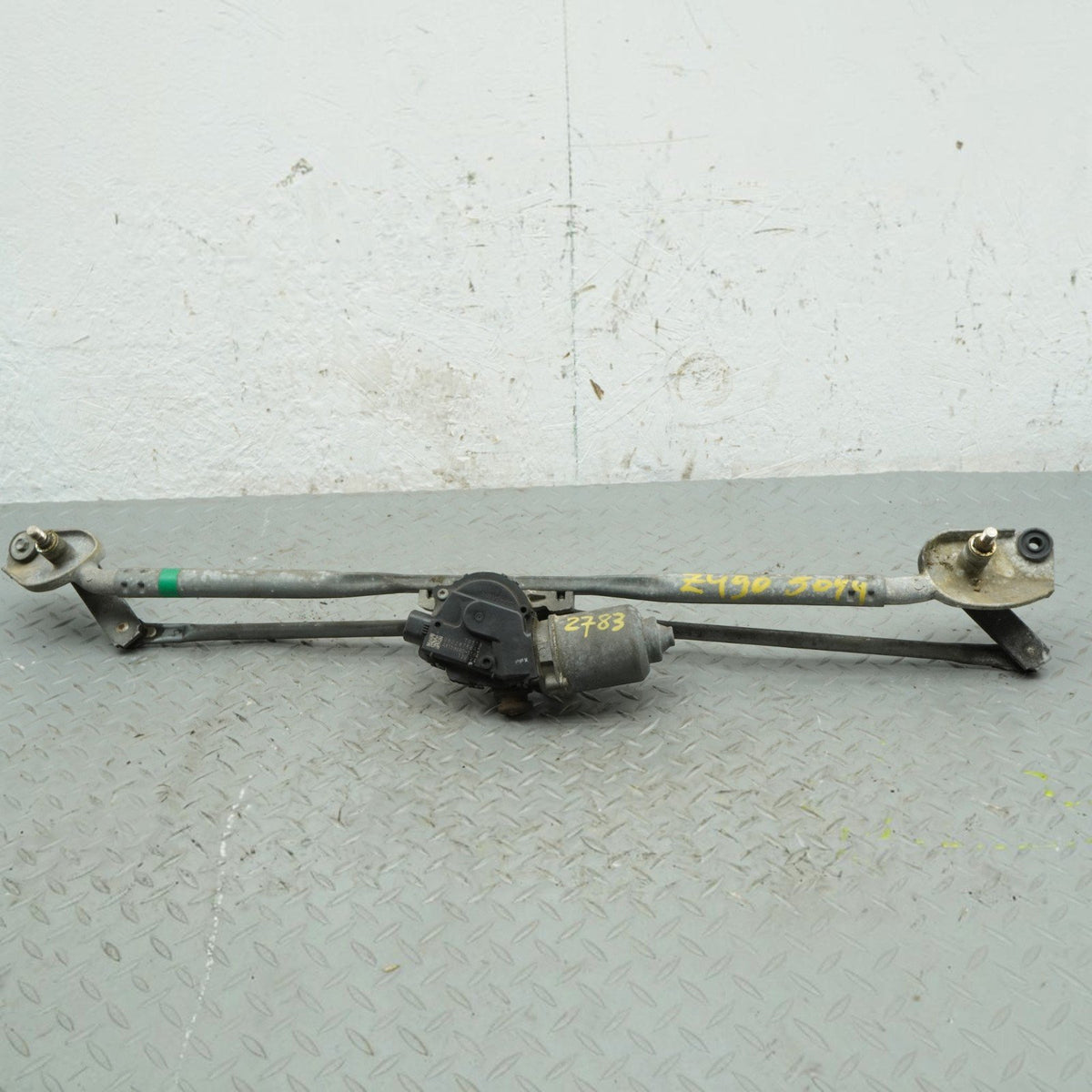 08-23 Dodge Challenger Wiper Linkage Motor Transmission Windshield 05028756AD