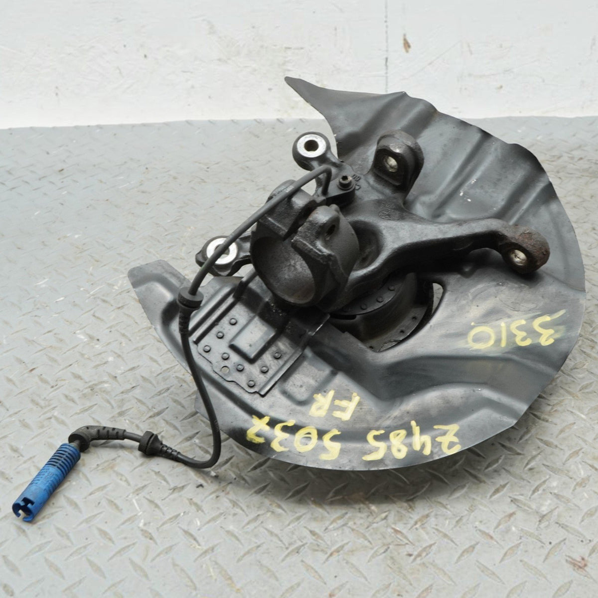 99-06 BMW 320 323 325 328 330 E46 Right Front Spindle Knuckle 31211096430 OEM