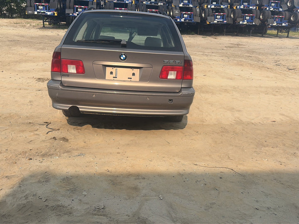 2002 BMW 525I E39