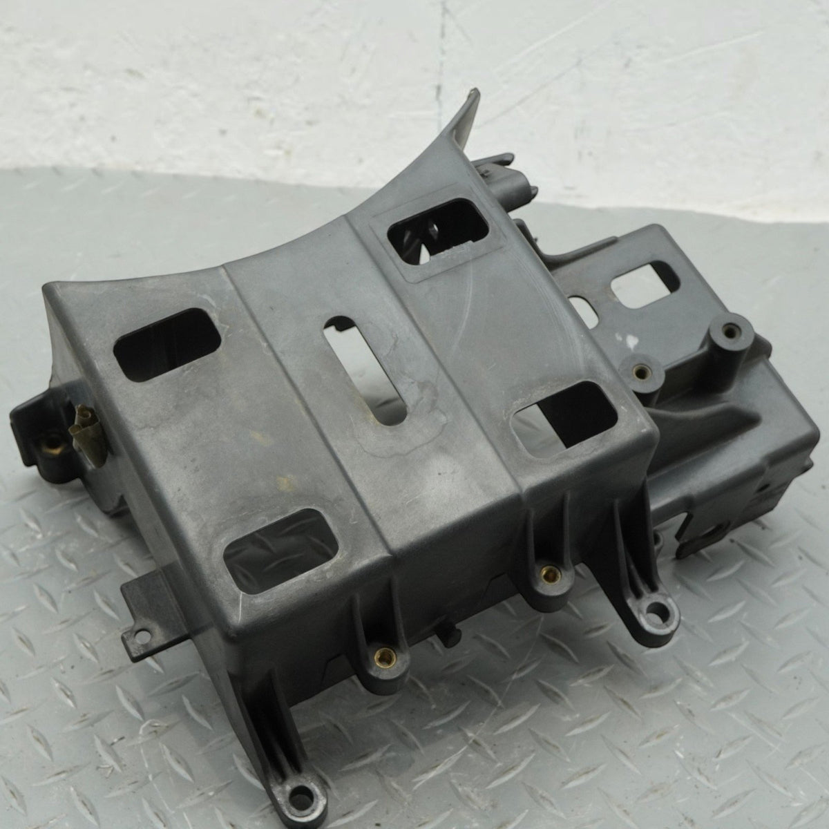 12-13 Harley-Davidson FLHTC Electra Glide Classic Battery tray Holder 6628109B