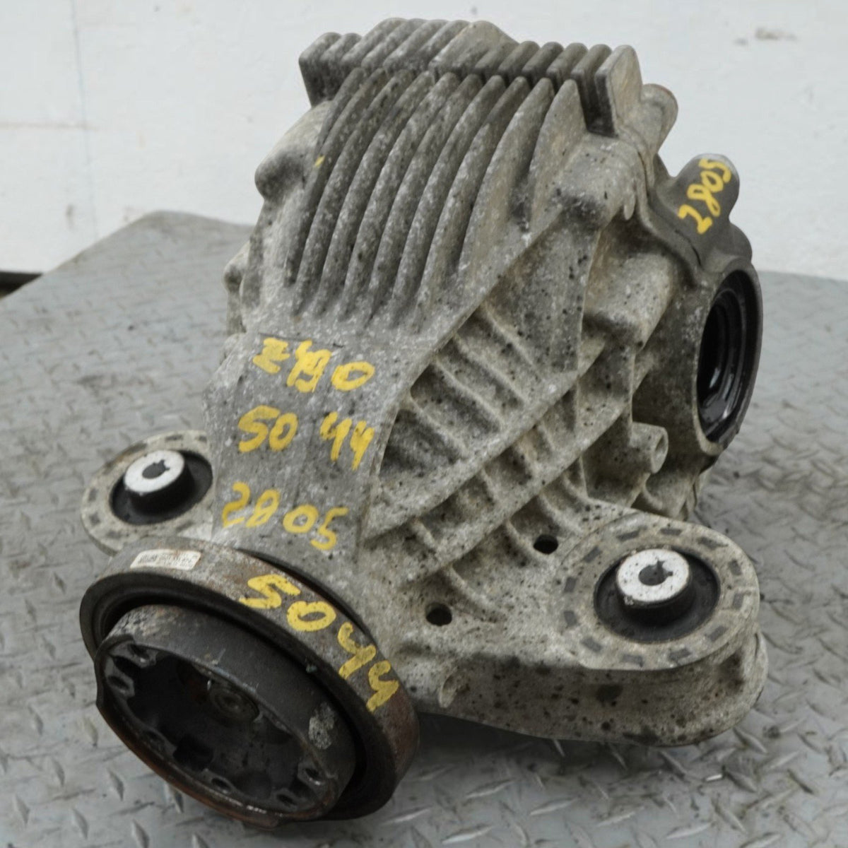 15-23 Dodge Challenger R/T Rear Differential Carrier 3.90 Ratio 05038703AD OEM