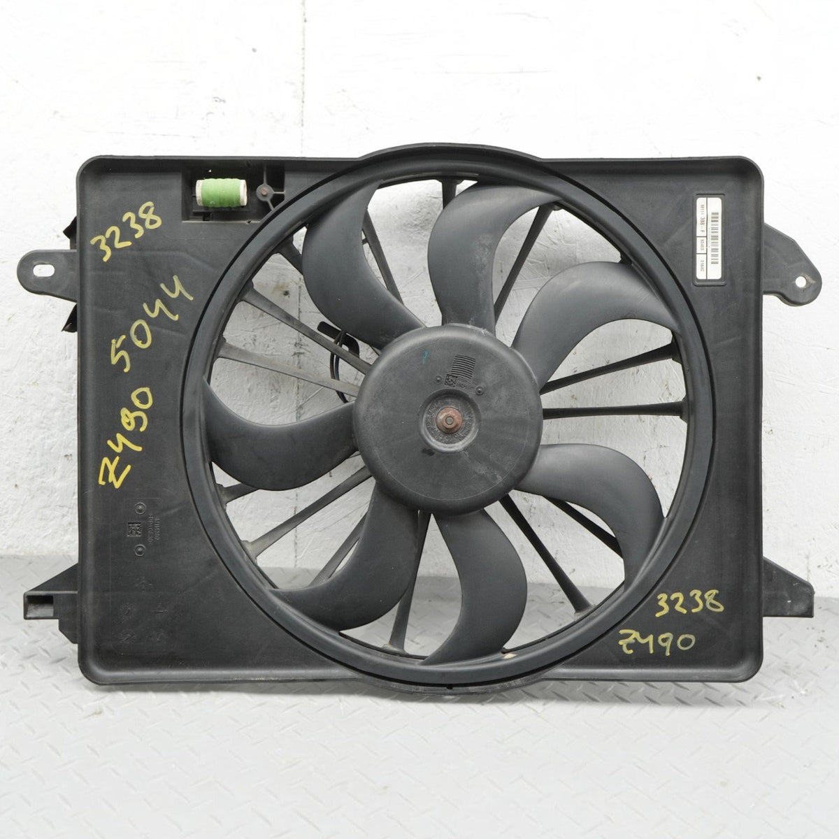 15-16 Dodge Challenger 5.7L Engine Coolant Cooling Fan Shroud Motor 55111282AC