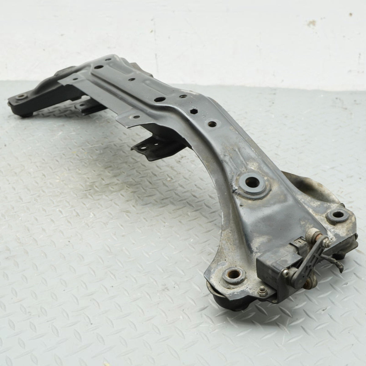 99-06 BMW 320 323 325 328 330 E46 Front Subframe Crossmember Engine Cradle OEM