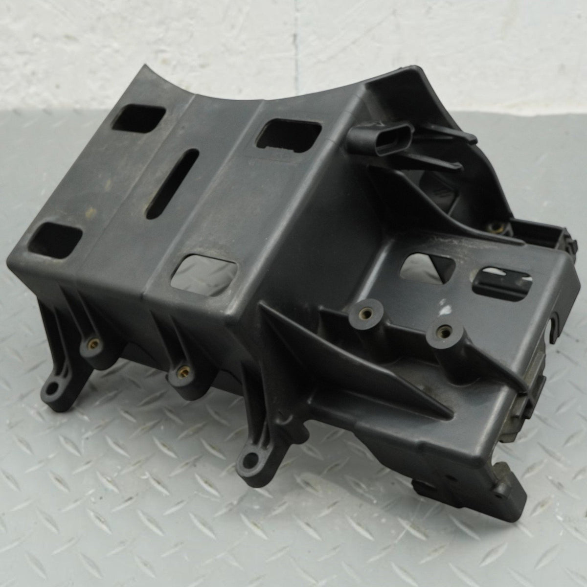 12-13 Harley-Davidson FLHTC Electra Glide Classic Battery tray Holder 6628109B