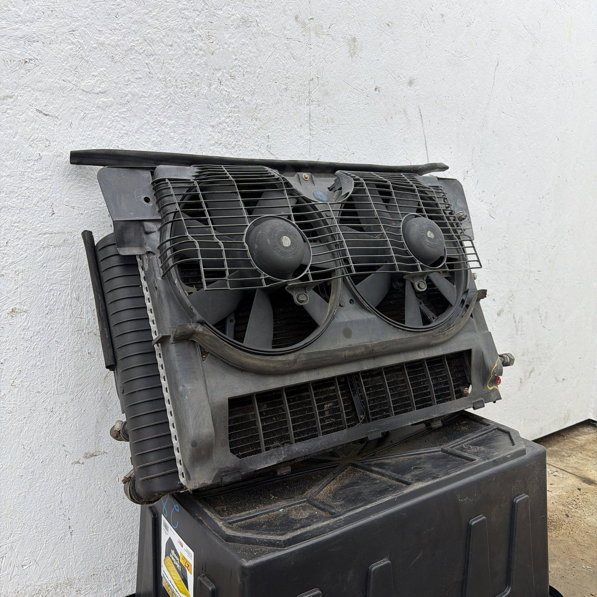 94-99 Mercedes S420 S500 W140 Radiator Fan Cooling Assembly A1405001403 OEM