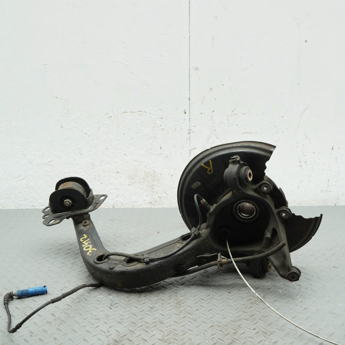 99-06 BMW 320 323 325 328 33 E46 Rear Right Passenger Knuckle Spindle OEM