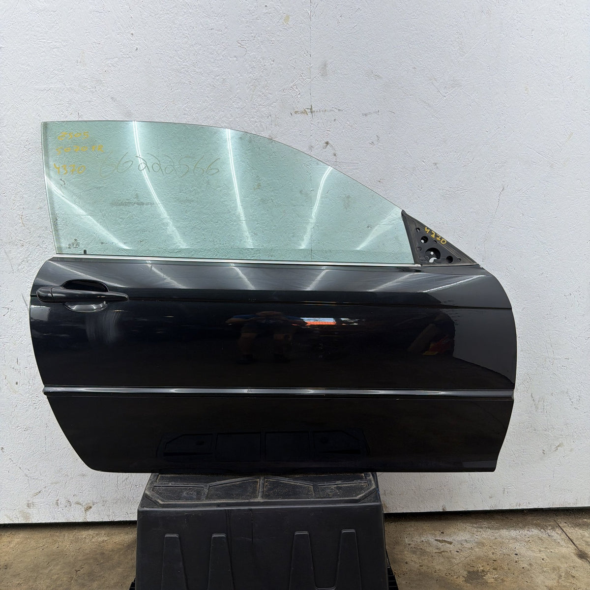 01-06 BMW M3 325Ci 330Ci 323Ci E46 Coupe Convertible RH Front Door Black 475 OEM