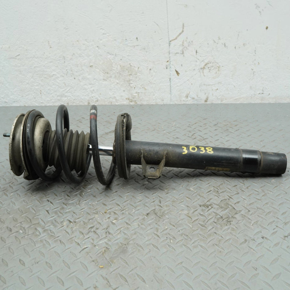 2000-2006 BMW 325Ci 3-series Coupe Right Front Strut 31226757024