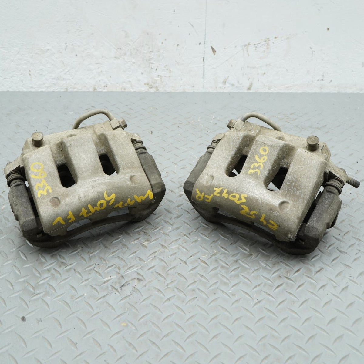 2012 Ford Mustang Coupe Front Caliper BR33-2B119-AE/ BR33-2B118-AE